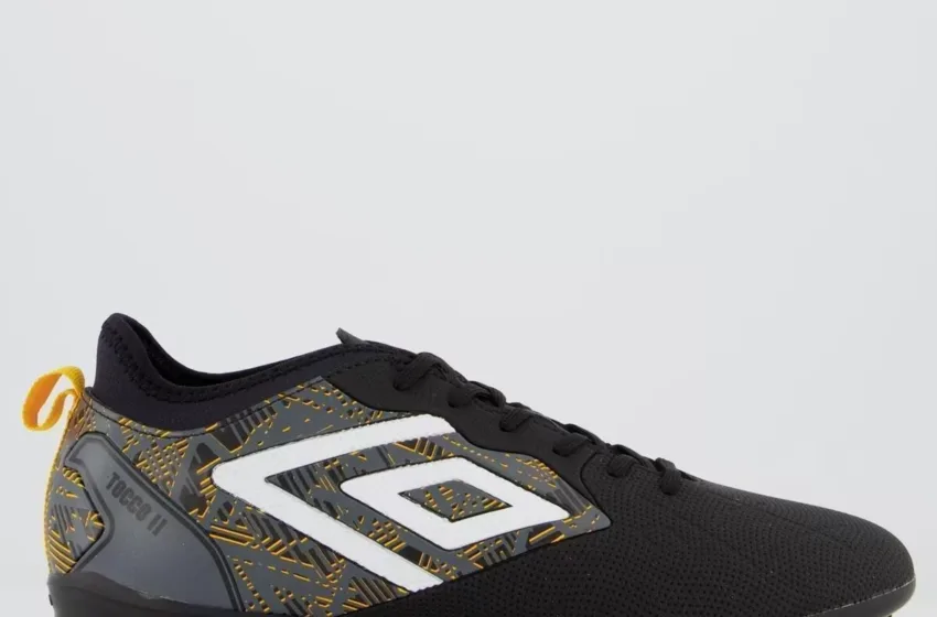 Chuteira Umbro Tocco II Club