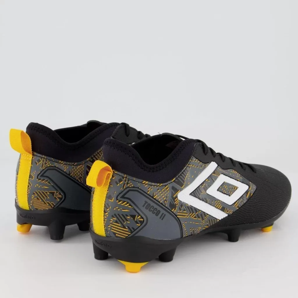 Chuteira Umbro Tocco II Club